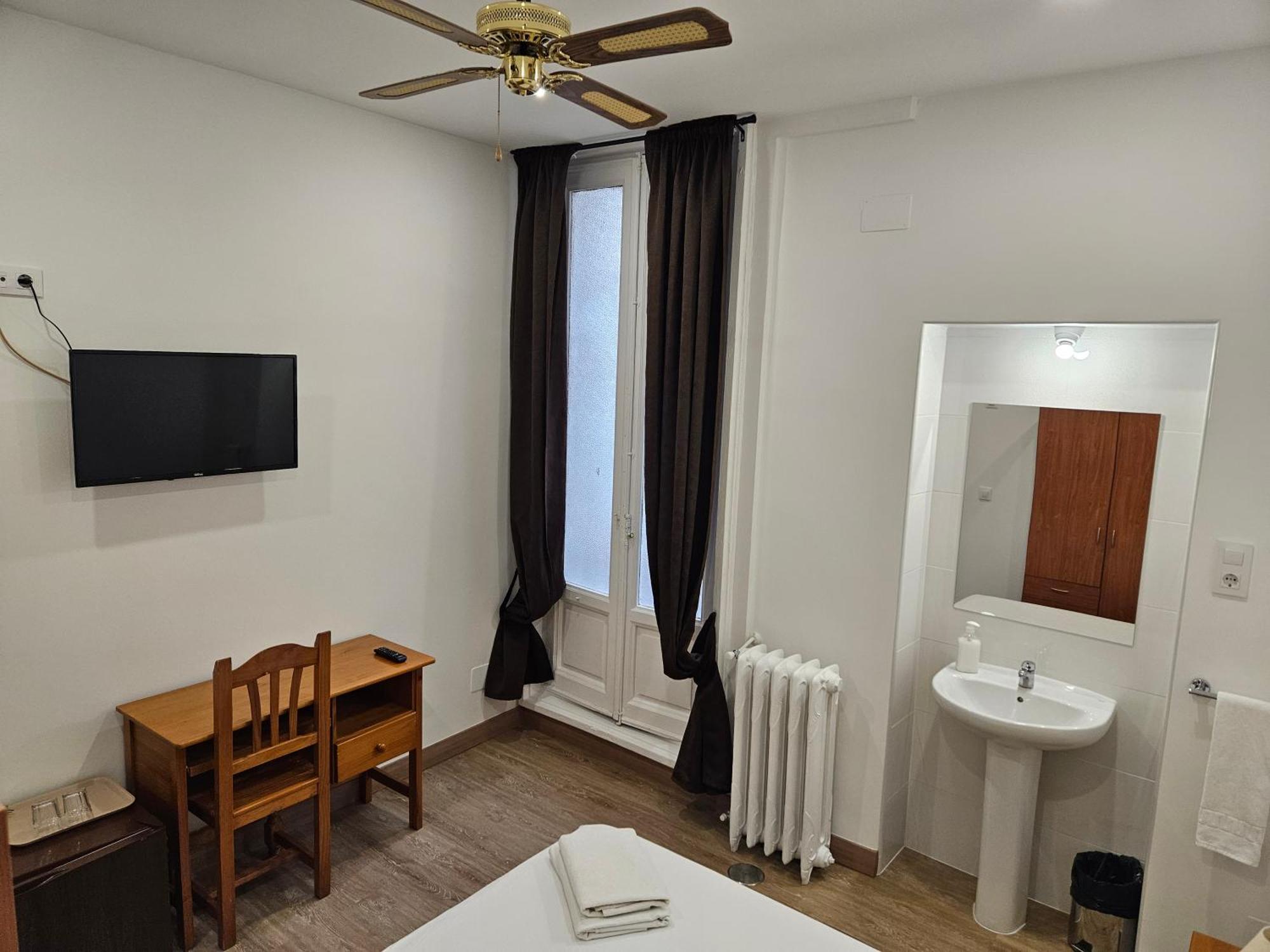 Hostal Miralva Madrid Kültér fotó