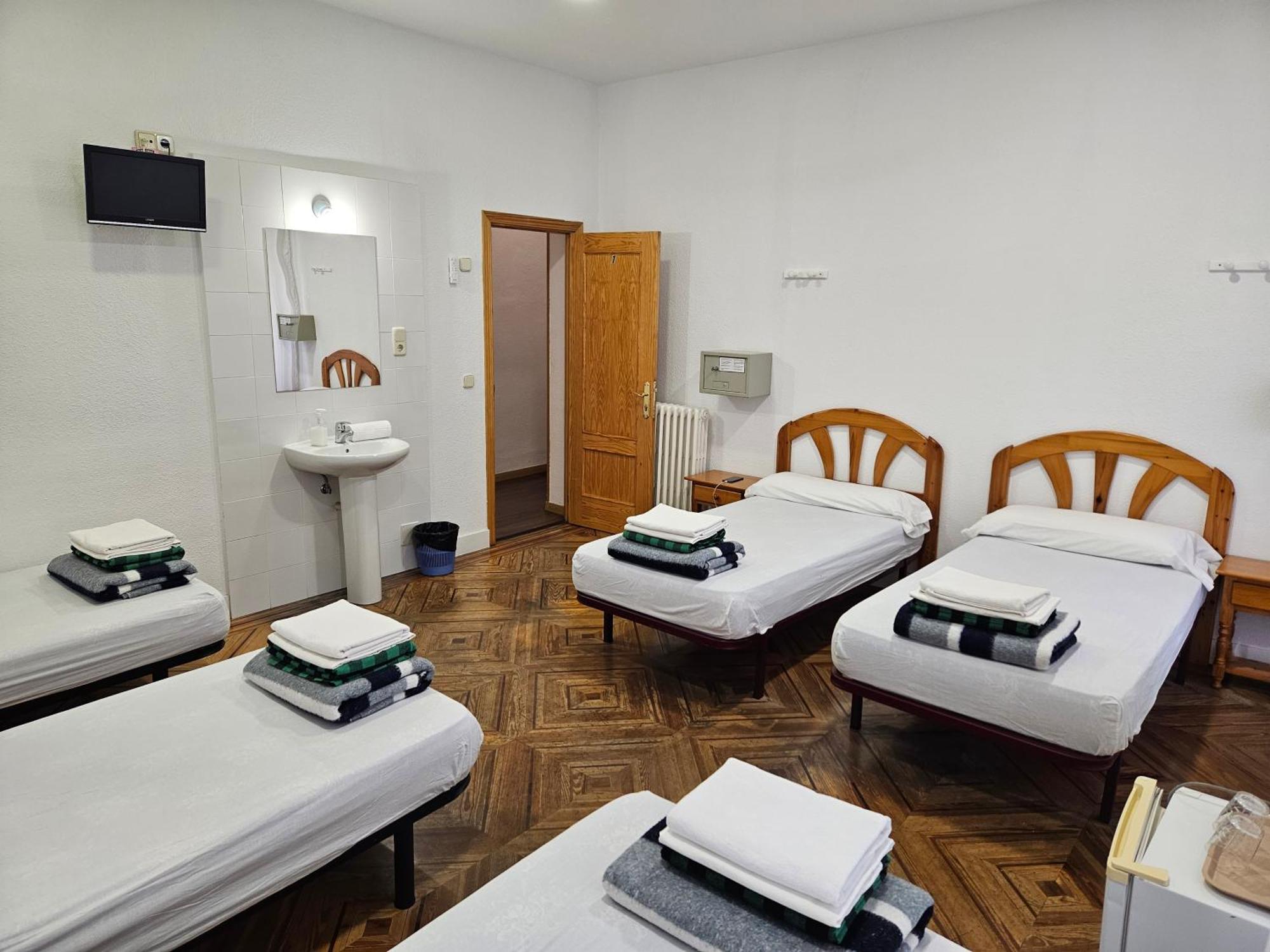 Hostal Miralva Madrid Kültér fotó