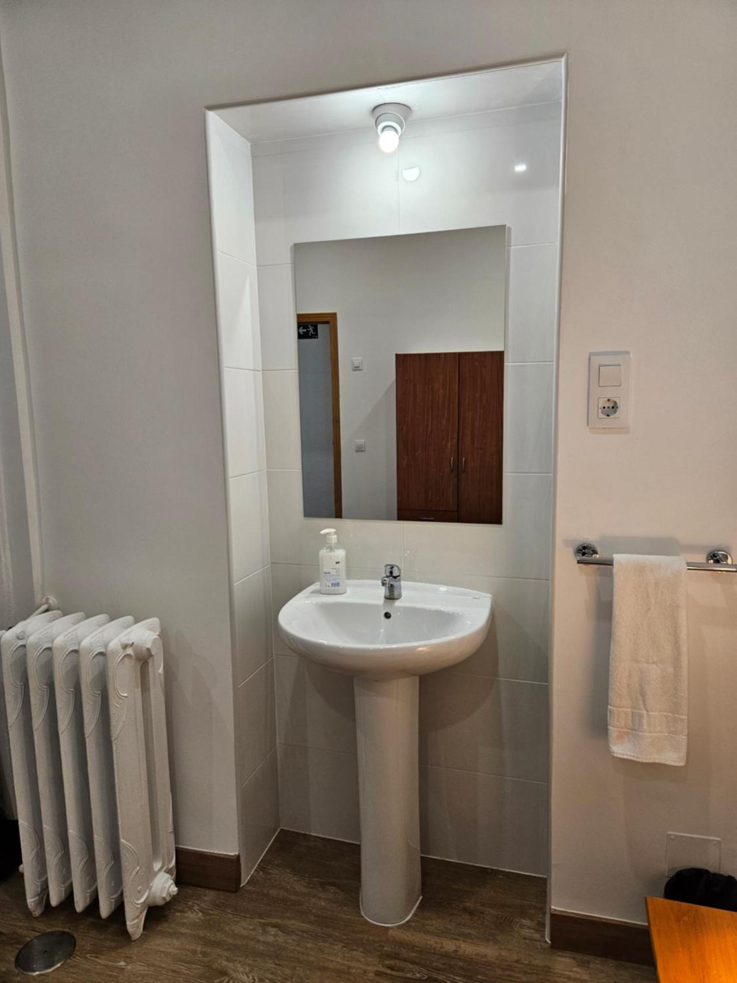 Hostal Miralva Madrid Kültér fotó