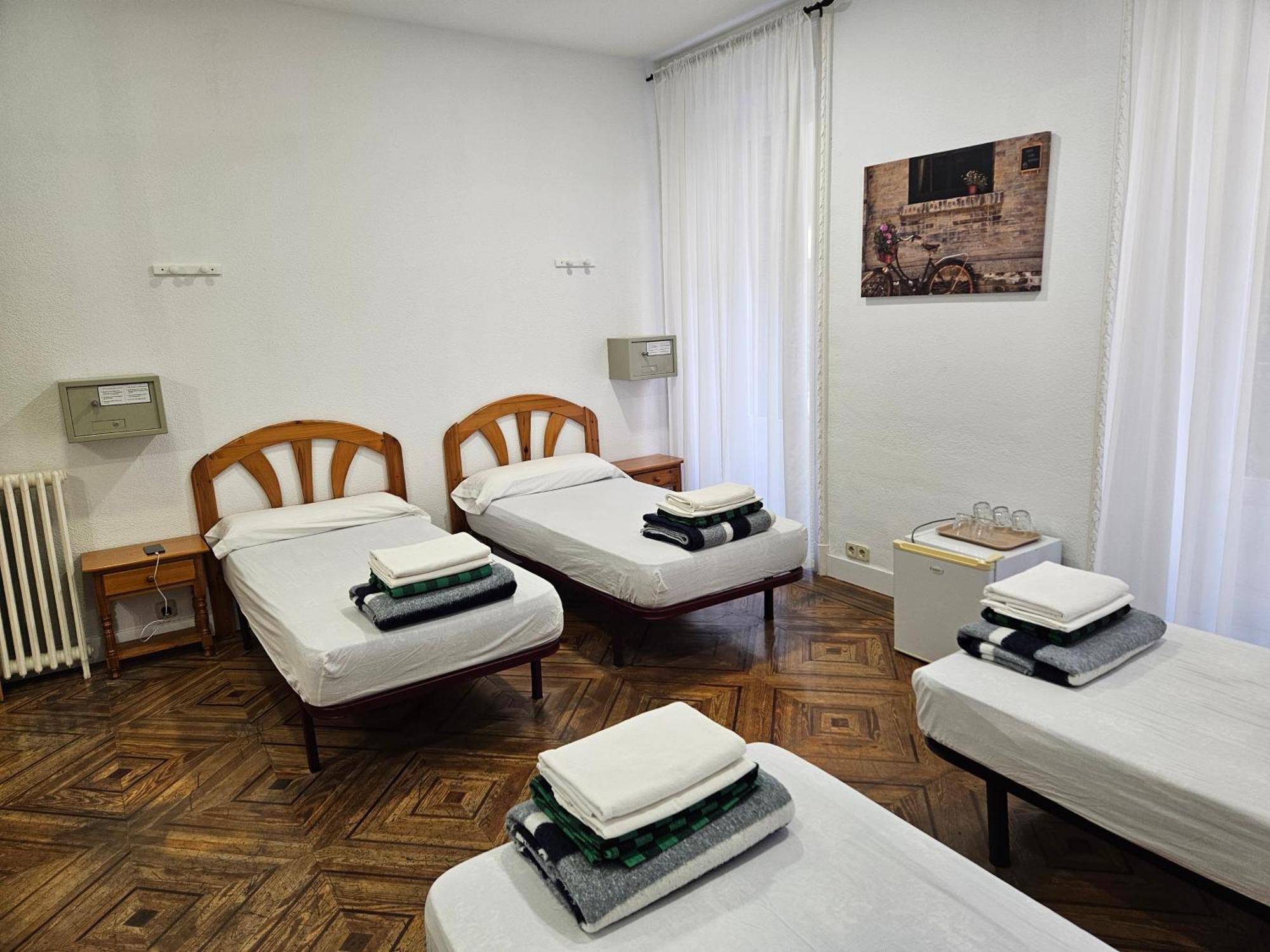 Hostal Miralva Madrid Kültér fotó