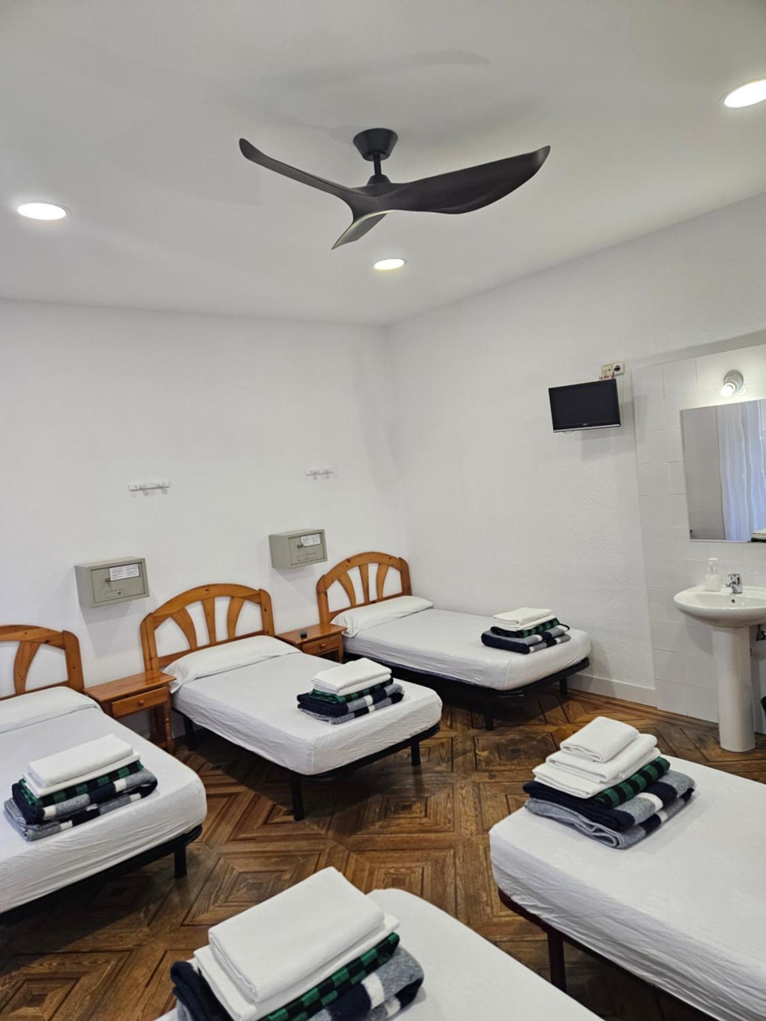 Hostal Miralva Madrid Kültér fotó