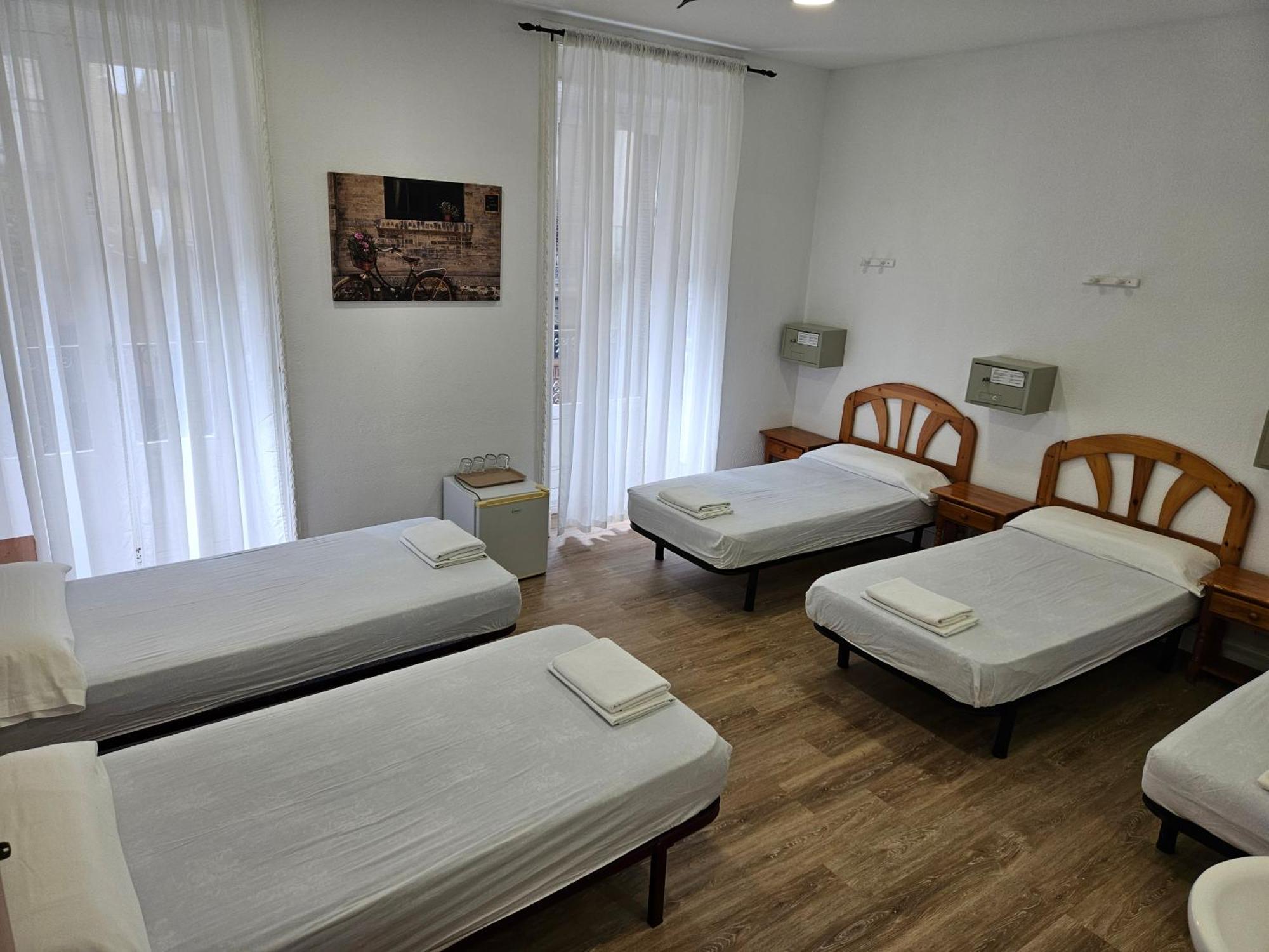 Hostal Miralva Madrid Kültér fotó