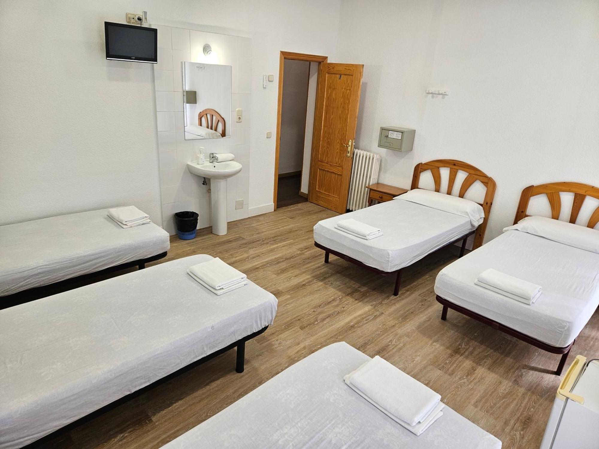 Hostal Miralva Madrid Kültér fotó